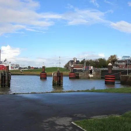 Liebevoll Eingerichtete Ferienwohnung Huus Up De Warf Emden Exterior photo