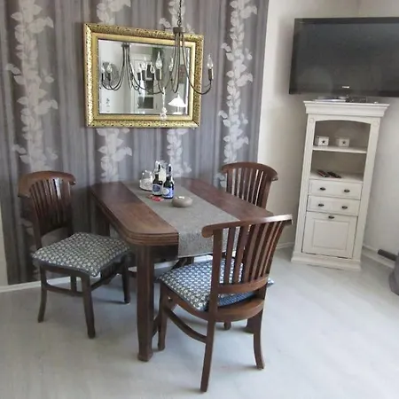 Liebevoll Eingerichtete Ferienwohnung Huus Up De Warf Emden Exterior photo
