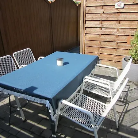 Liebevoll Eingerichtete Ferienwohnung Huus Up De Warf Emden Exterior photo